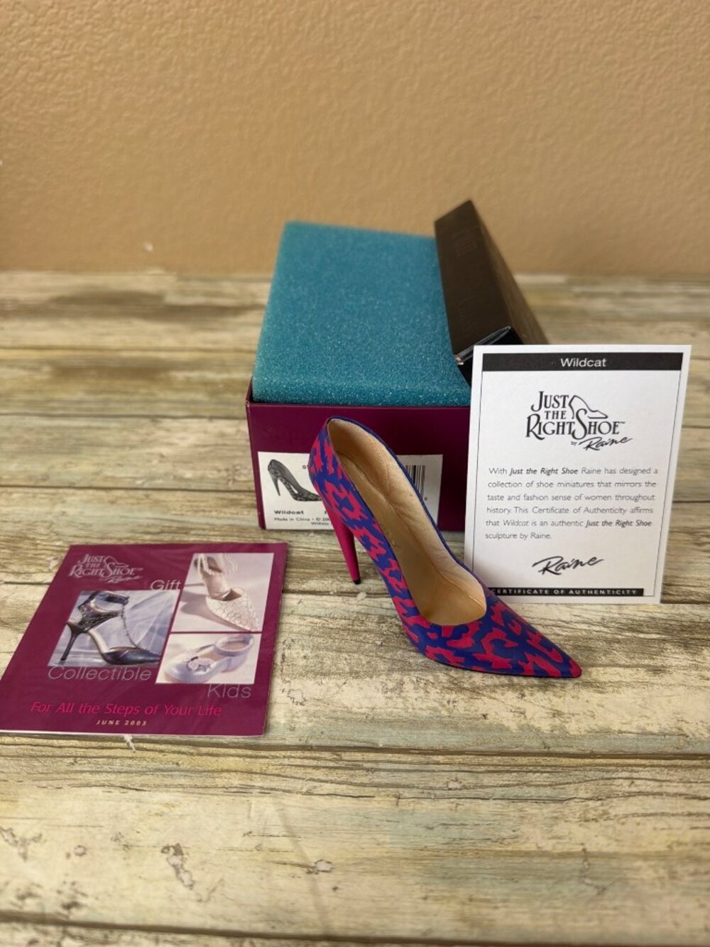 Just The Right Shoe Raine 2003 Wildcat Miniature Shoe Used w/ Box COA #25384 - Picture 2 of 14